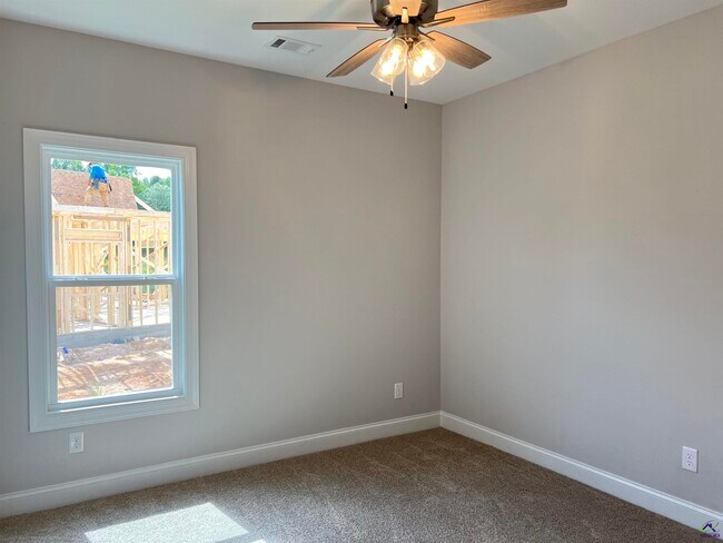 Building Photo - 107 Amargosa Pl