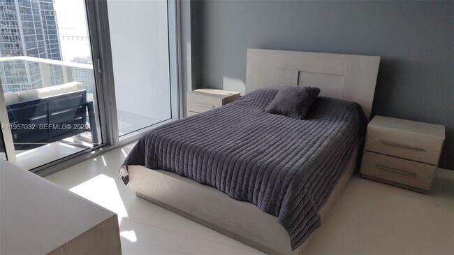 Building Photo - 200 Biscayne Blvd Way