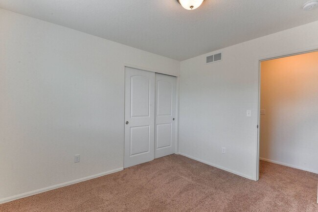 Building Photo - 476 Havenbrook Dr