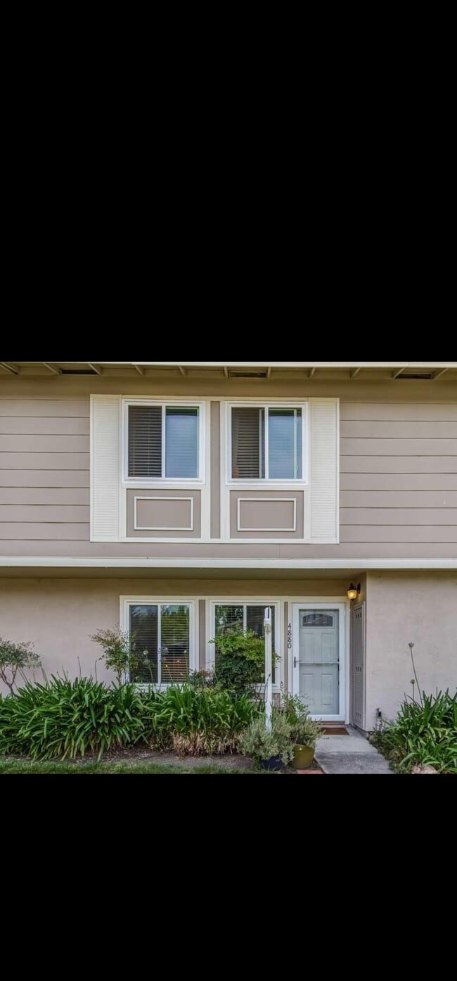 Building Photo - 4880 Saginaw Cir