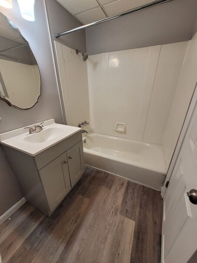 Building Photo - 127 Schoolhouse Rd