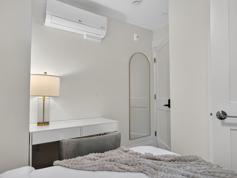 Building Photo - 359 Broadway