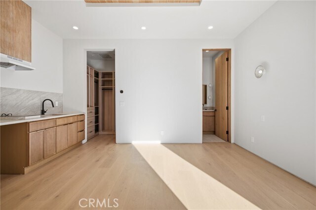 Building Photo - 4827 Stansbury Ave