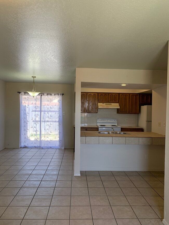 Building Photo - 4002 N Calle Grande