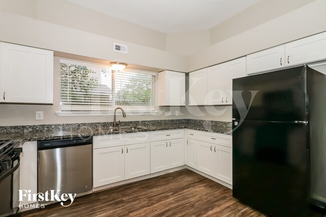 Building Photo - 2106 Hazyknoll Ln