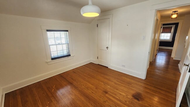Building Photo - Stunning 4-Bedroom Home with Attached Gara...