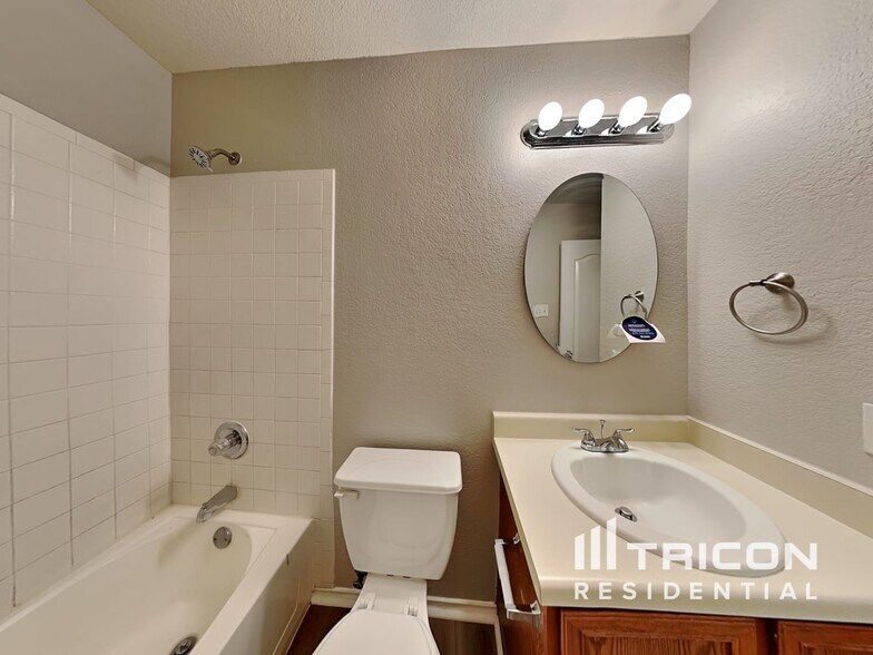 Building Photo - 3014 Edison Crest