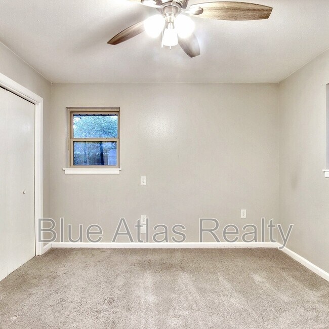 Building Photo - 608 W Pleasantview Dr