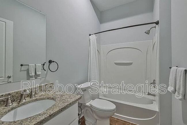 Building Photo - 2280 Loth St