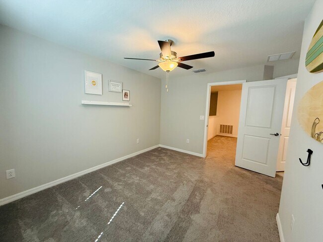 Building Photo - Townhouse in Land O' Lakes - The Townes at Lake Thomas