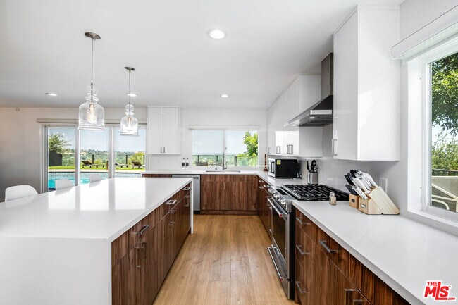 Building Photo - 6426 Ellenview Ave