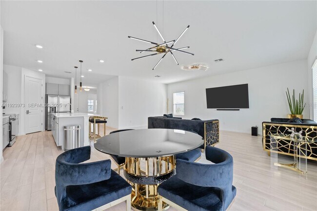 Building Photo - 2375 Lancashire St