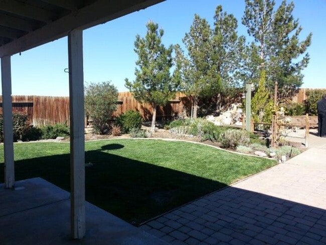 Building Photo - spacious 3 bedroom 2 bath home with beautiful yard, jacuzzi,  indoor laundry room