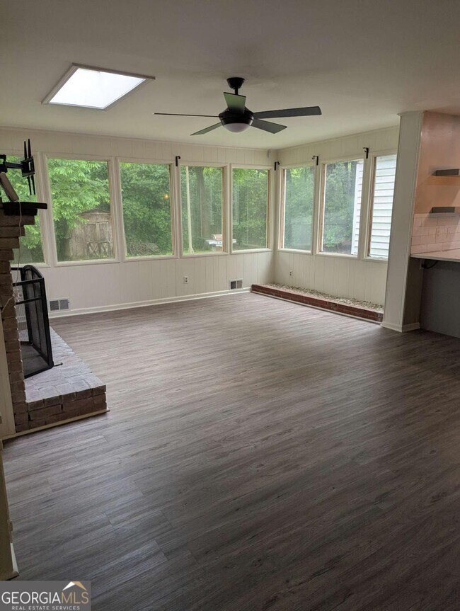 Building Photo - 4754 Winthrop Dr