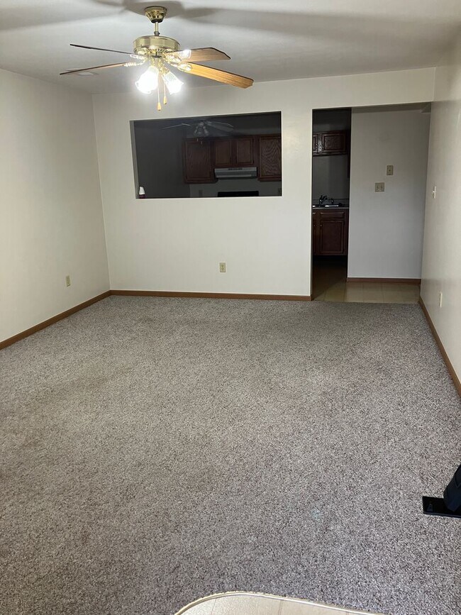 Building Photo - Charming 2-Bedroom Ranch in Peaceful Piqua Neighborhood!