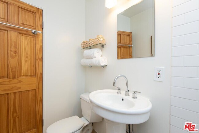 Building Photo - 11670 Sunset Blvd