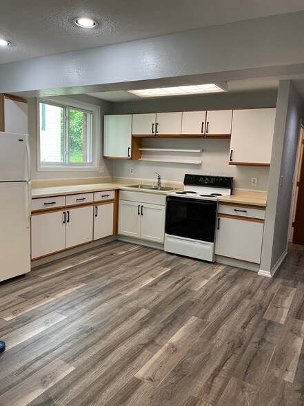 Kitchen - 1209 E 4th St