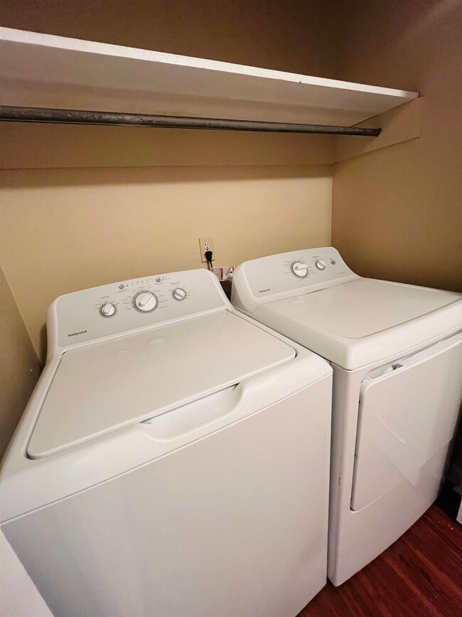 Building Photo - 3732 Donovan Dr