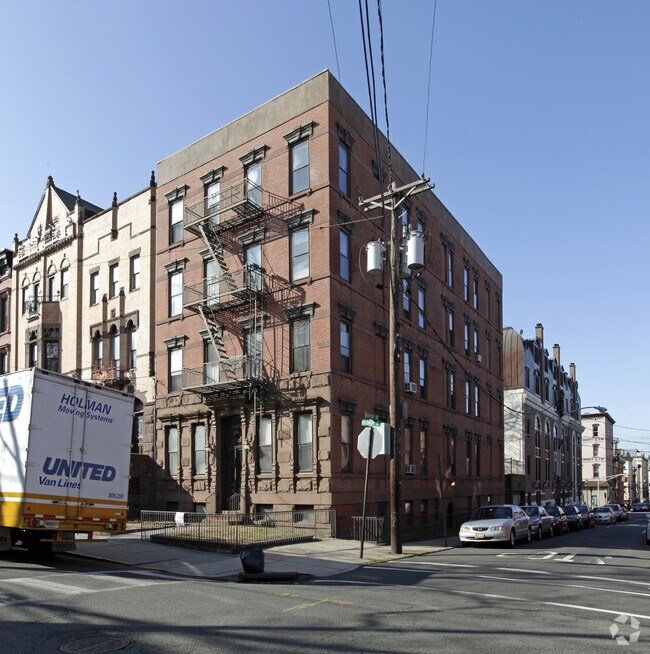 Building Photo - 834 Hudson St