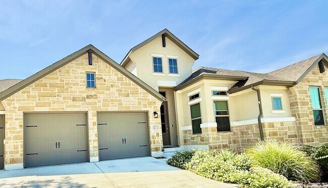 Building Photo - 211 Corazon