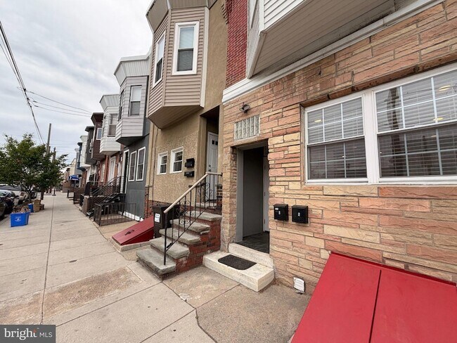 Building Photo - 2049 Snyder Ave