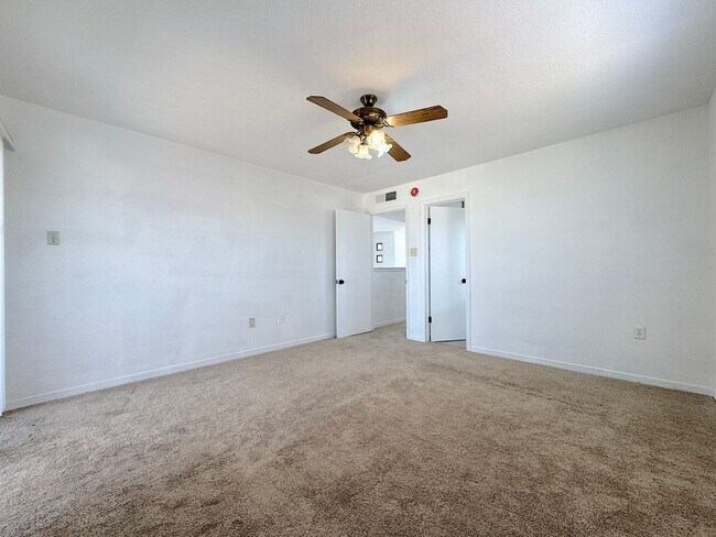 Building Photo - Spacious East El Paso 3bed/2bath!