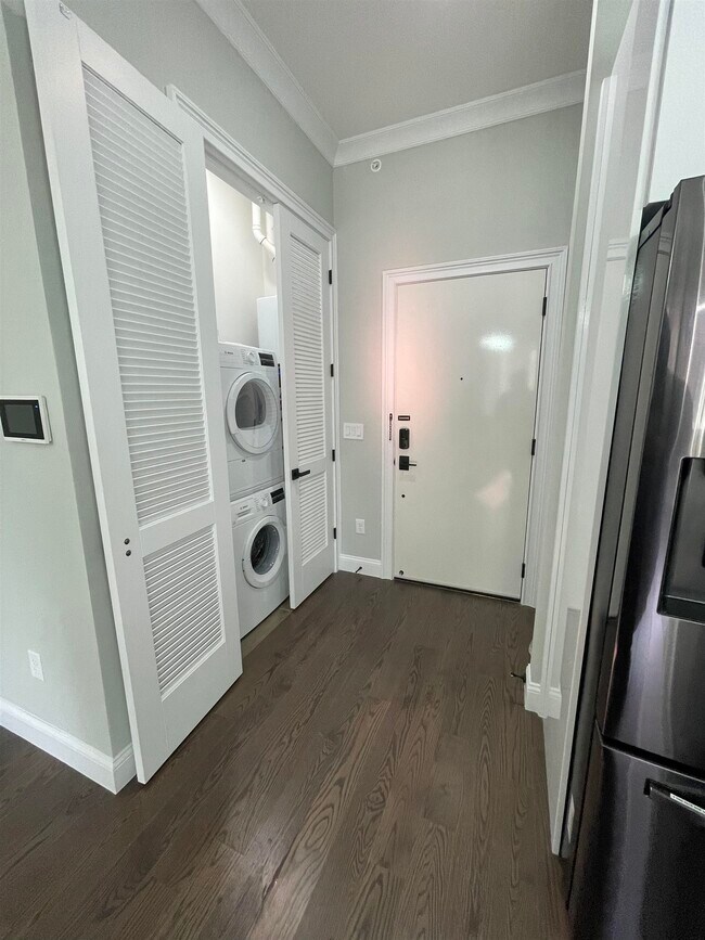 Building Photo - 31 Court House Pl