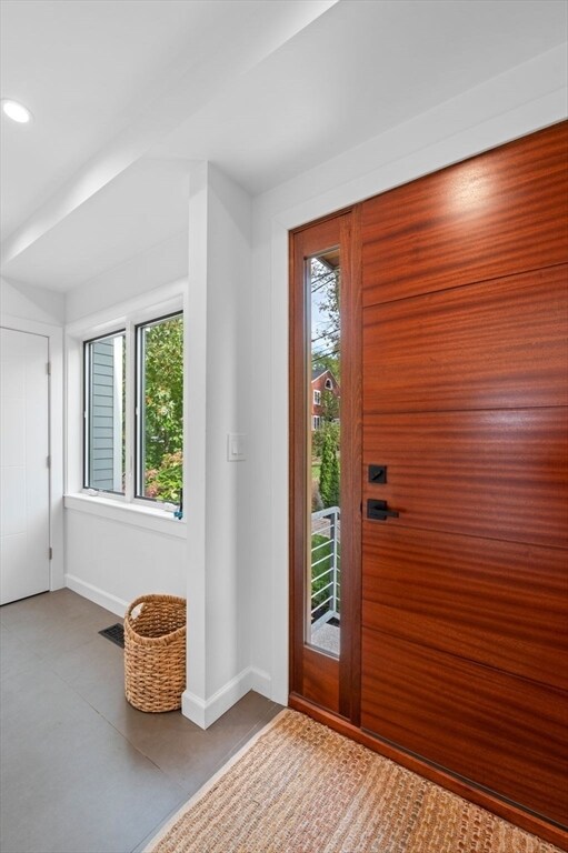 Building Photo - 99 Naugus Ave