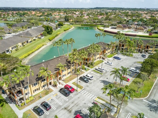 Building Photo - 935 NE 33rd Terrace