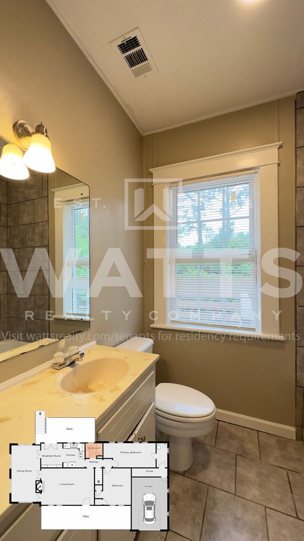 Building Photo - 2BR/1.5BA Roebuck Home