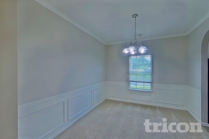 Building Photo - 15 Silver Willow Walk
