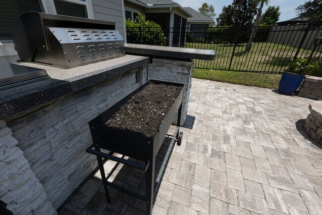Building Photo - Shearwater, 4 bedroom 3.5 bath home for rent.