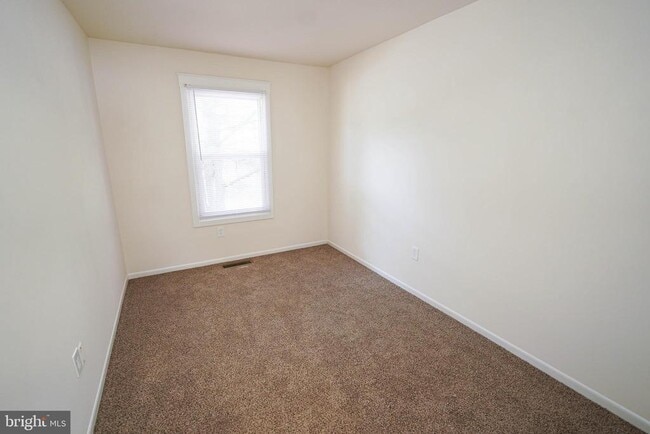 Building Photo - 734 Hemlock St