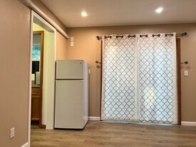 Building Photo - 1871 Peach Pl