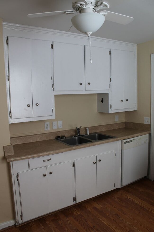 Building Photo - 2 Bedroom Apartment Available for Rent in ...