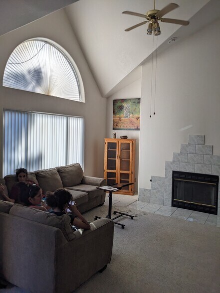 Building Photo - 701 Capri Dr