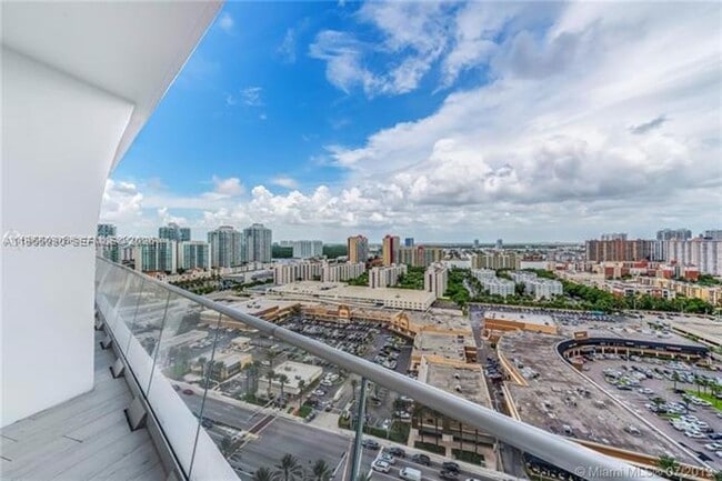 Building Photo - 16901 Collins Ave