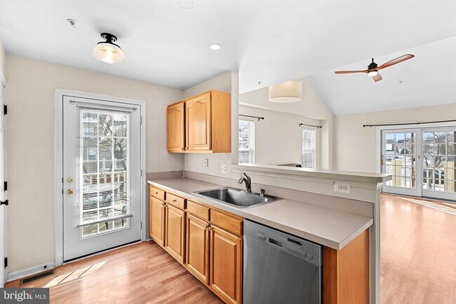 Building Photo - 43374 Greyswallow Terrace