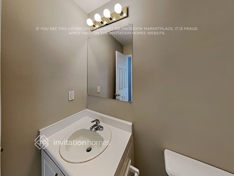 Building Photo - 1121 Sutton Dr