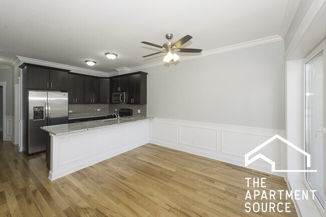 Building Photo - 2346 W Grand Ave