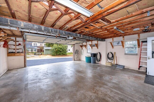 Building Photo - 116-118 Linden Avenue