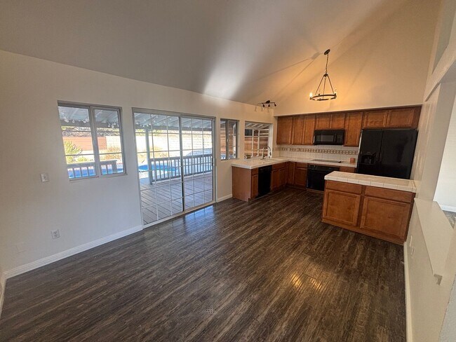 Building Photo - 3-Bedroom Single-Story Home with Private P...