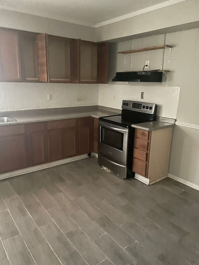 Building Photo - 3BR 1BA Home w/ Central A/C • W/D Hookups • Off-Street Parking in Memphis