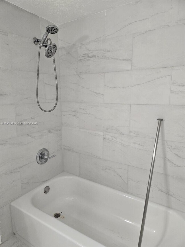 Building Photo - 2730 W 76th St