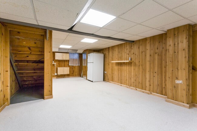 Building Photo - 1301 N Northwest Hwy