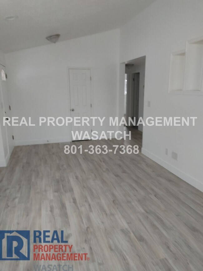 Building Photo - Take a Look at This 4 Bedroom 2 Bathroom H...