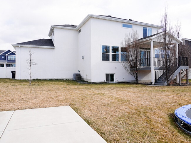 Building Photo - 2274 S 50 E