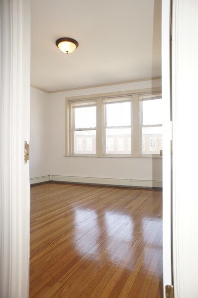 Building Photo - 1661 Commonwealth Avenue