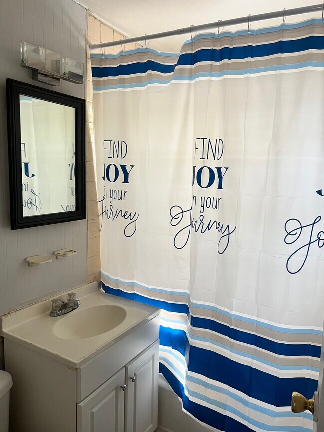 Bathroom - 1504 Cleveland St