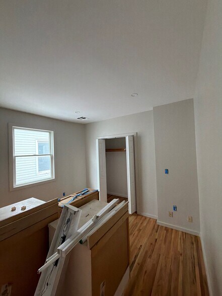 Building Photo - 213 Lakeview Ave